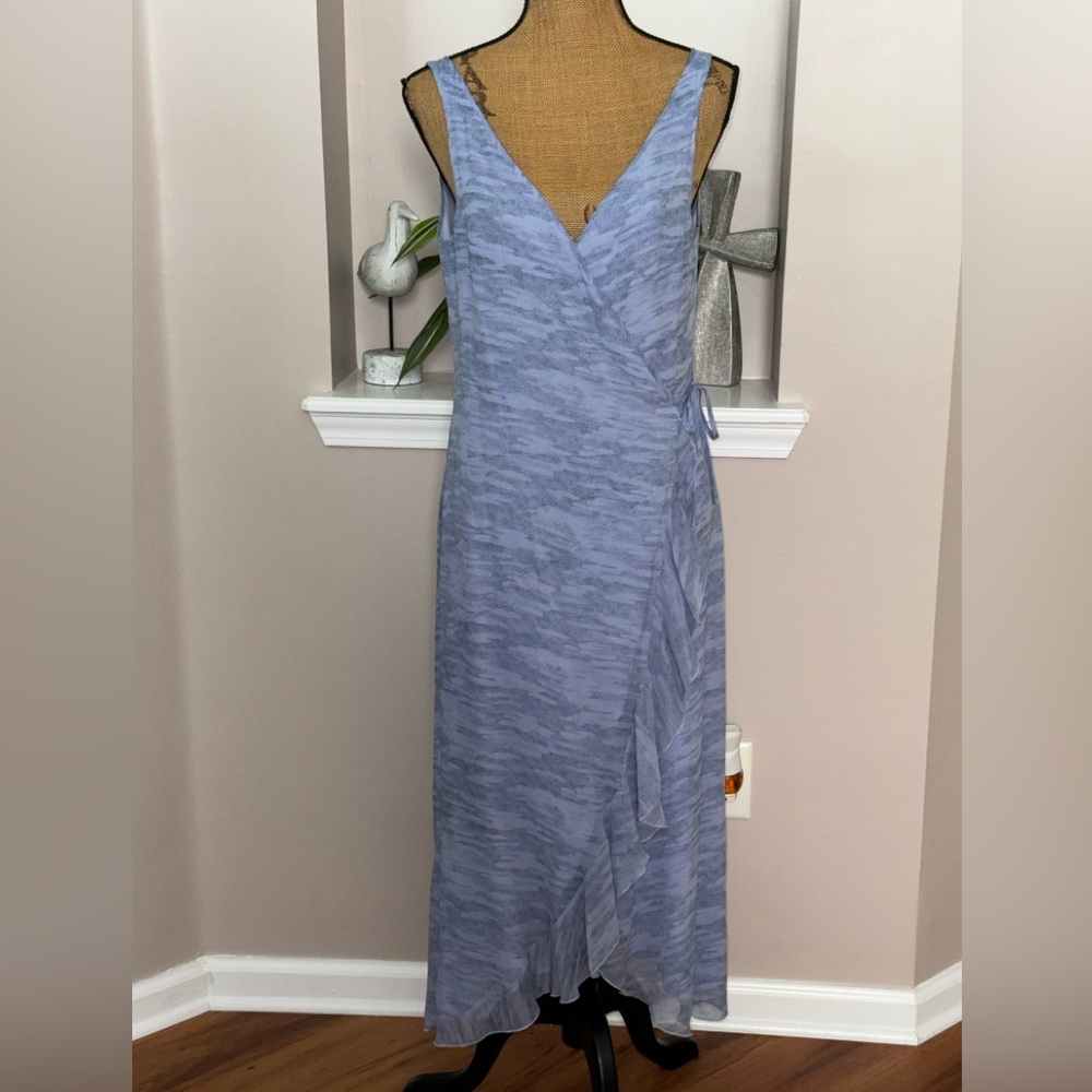 Tommy Bahama women’s 100% silk blue ruffle v neck wrap dress